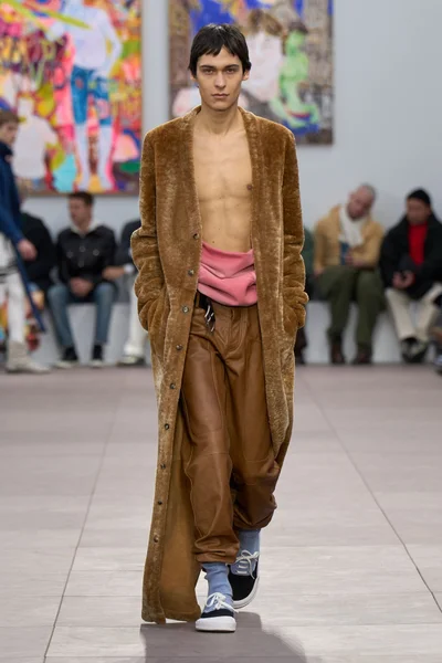 Look 18